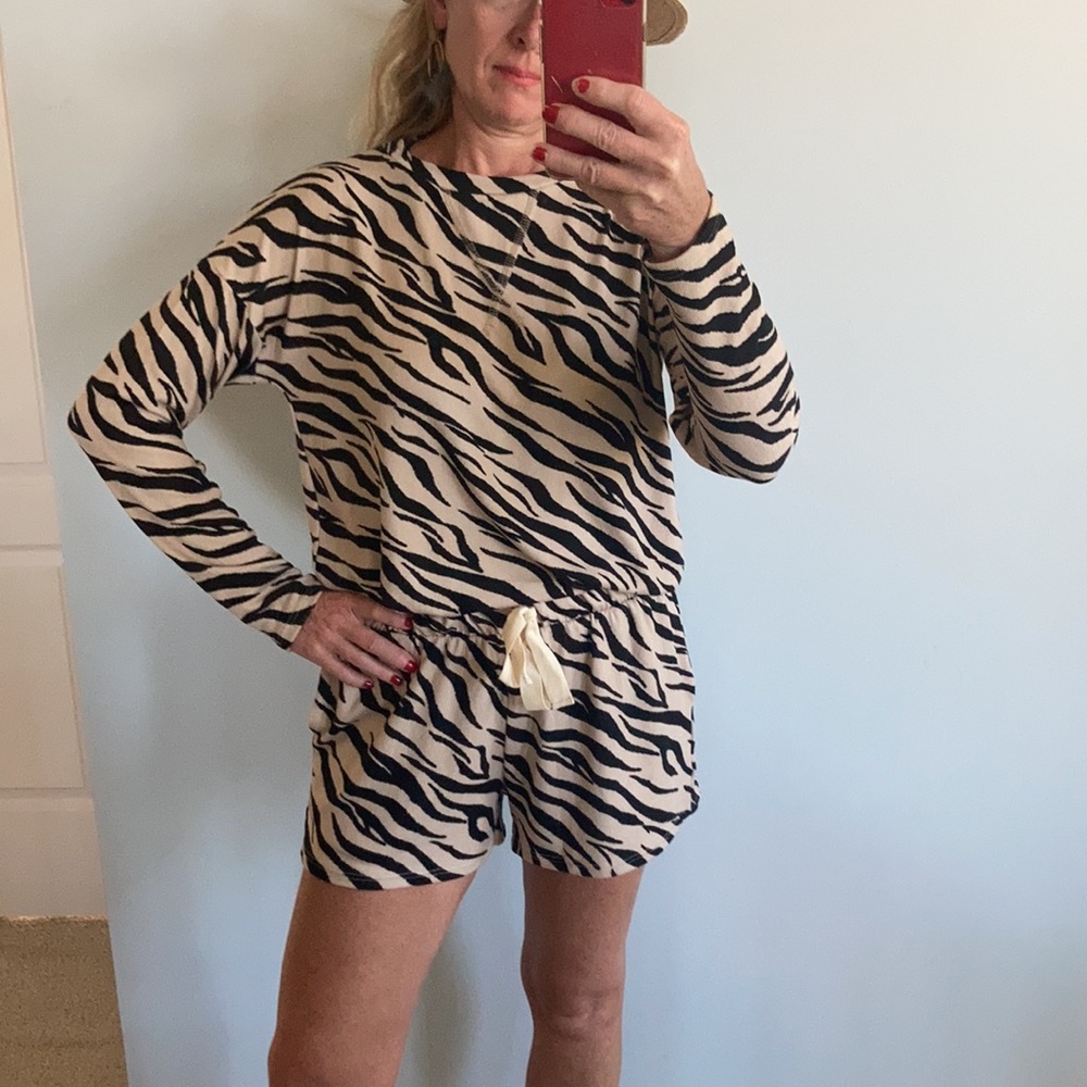 Animal Print 2 Piece Lounge Set - Picture 2 of 9